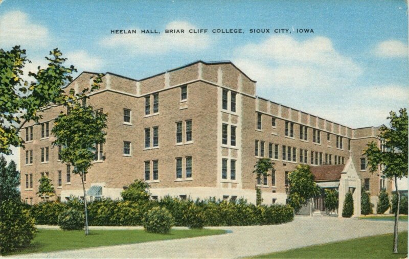 Heelan Hall, Briar Cliff College, Sioux City, Iowa Vintage Postcard