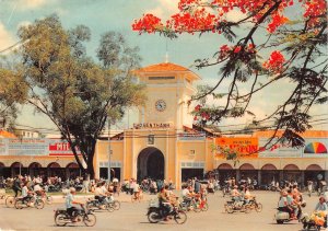 Lot137 hanoi hue saigon the ben thanah market ho chi minh city motorbike Vietnam