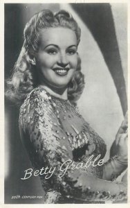 Hollywood beauty Betty Grable glamour pin-up star american actress & singer 