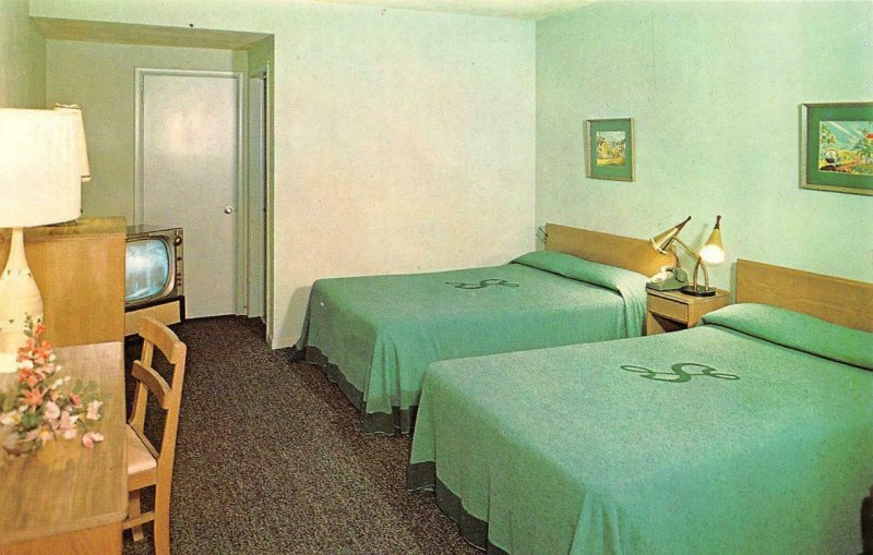 ATLANTIC CITY, New Jersey NJ   SAXONY MOTEL~Room View/TV  ROADSIDE  Postcard