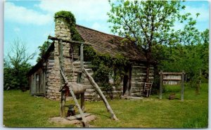 Postcard - Jim Lane Cabin, Shepherd Hills Country, In The Beautiful Ozarks - MO