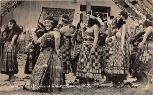 J25/ Foreign Postcard c1910 Whaka Rotorua New Zealand Haka Wahines 123