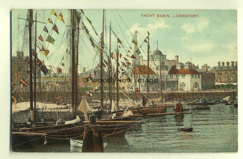 tp6758 - Suffolk - Flags on the Yachts at Yacht Basin, in Lowestoft -  Postcard 