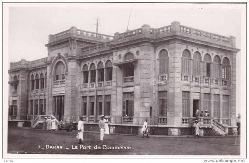 RP: DAKAR , Senegal , 30-40s ; Le Port de Commerce