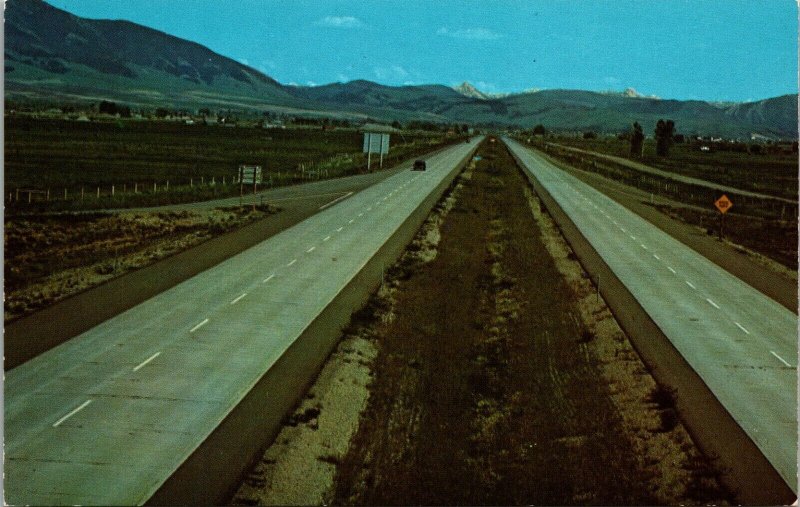 NTERSTATE 90 VIEW GALLATIN VALLEY MONTANA BIG SKY COUNTRY POSTCARD