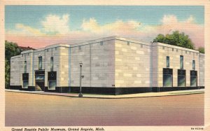 Vintage Postcard 1940's Grand Rapids Public Museum Michigan MI Shaw News Agency