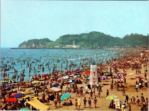 Kamakura, Japan  YUIGAHAMA BATHING BEACH Sunbathers/Swimmers/Tower  4X6 Postcard