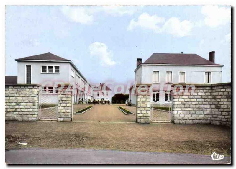 Postcard Modern Pleumartin (Vienne) Groupe Scolaire