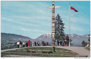 Totem Pole, Prospect Point, Stanley Park, Vancouver, British Columbia, Canada...