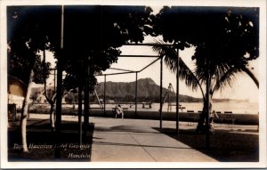 Hawaii Royal Hawaiian Hotel Grounds Honolulu Vintage RPPC C001