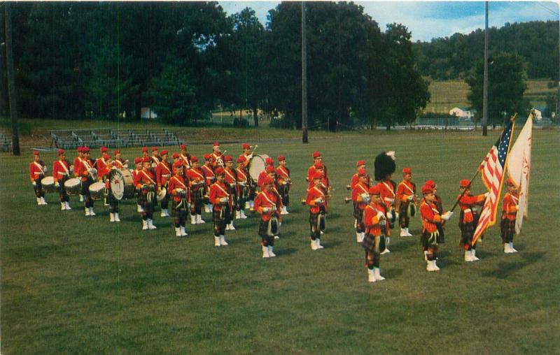 DECORAH IOWA NATIONALLY FAMOUS DECORAH KILTIES CAMERON ERRACHT  POSTCARD 1960s