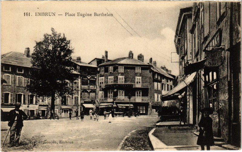 CPA EMBRUN - Place Eugéne Barthelon (112740)