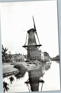 postcard Netherlands, Delft -  Molen de Roos - Windmill the Rose