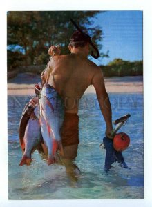 498870 Cuba spearfishing diving fishing on the beach Old postcard