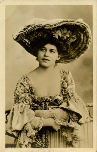 Lady in Big Hat   *RPPC