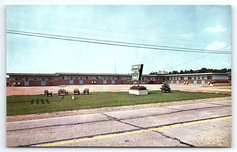 1950s MERRILL WI PRAIRIE MOTEL AND COFFEE SHOP FINE FOOD U.S. 51 POSTCARD P1134