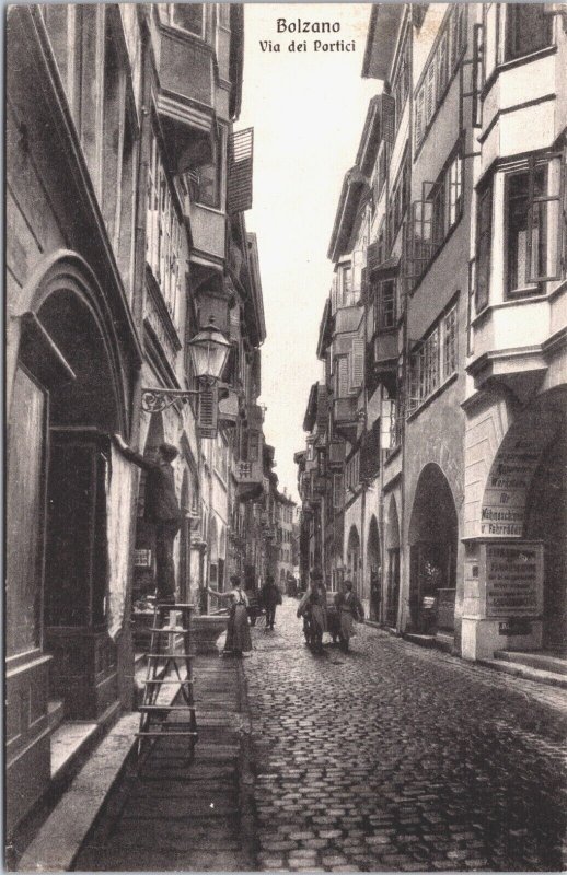 Italy Bolzano Via dei Portici Bozen Vintage Postcard 04.14