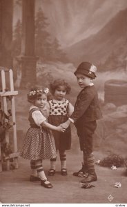 RP; 3 Children Holding Hands, PU-1914