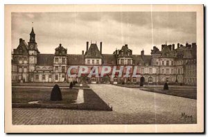 Postcard Old Palace of Fontainebleau frontage on the White Horse court or Cou...