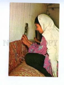 192926 IRAN girl weaving carpet old photo postcard