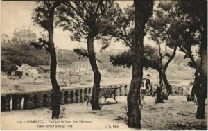 CPA Biarritz vue sur le Port des Pecheurs FRANCE (1126885)