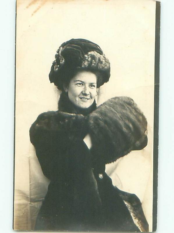 rppc Pre-1918 Fashion WOMAN IN FASHIONABLE HAT HOLDING UP HAND WARMER AC7670