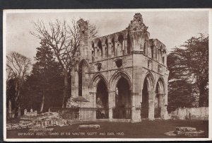 Scotland Postcard - Dryburgh Abbey, Tombs of Sir Walter Scott & Earl Haig RS3543