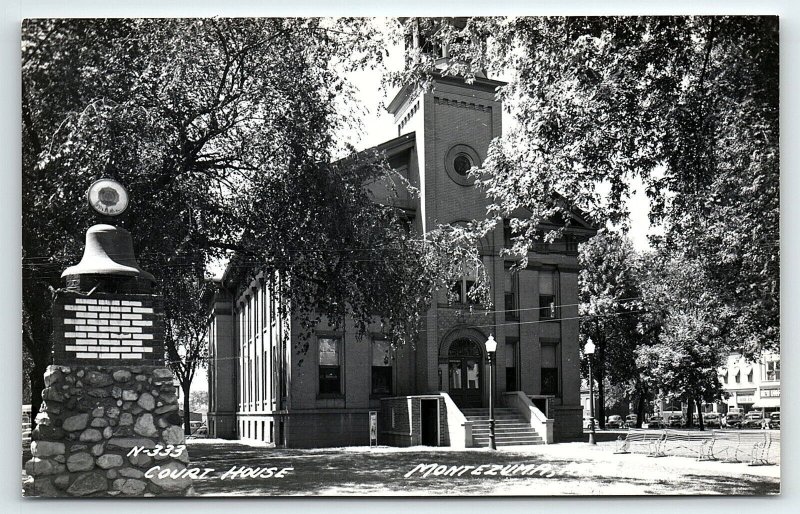 1930s MONTEZUMA IOWA COURT HOUSE TOWN SQUARE PHOTO RPPC POSTCARD P874