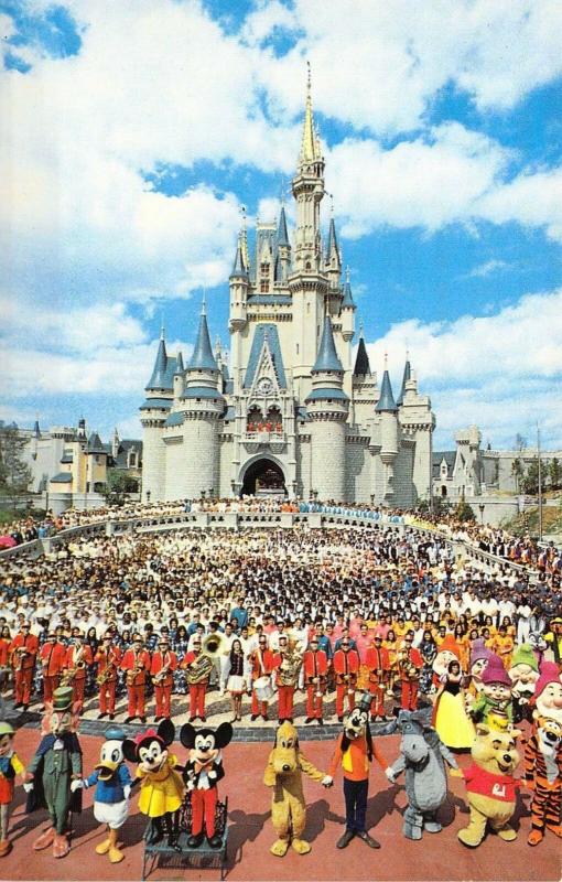 Early Walt Disney World, WDW-238, Mickey and Cast of Thousands Vintage Postcard