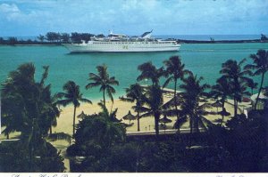 VINTAGE POSTCARD CONTINENTAL SIZE THE BEACH AT THE SHERATON HOTEL NASSAU BAHAMAS