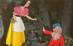 Snow White and Bashful in the Enchanted Forest London Wax Museum St Petersbur...