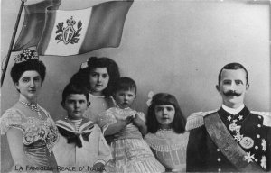 C-1910 La Famiglia Reale D' Italia RPPC Photo Postcard 21-10687