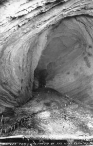H37/ Shepherd of the Hills Country Missouri RPPC Postcard 30s Marvel Cave