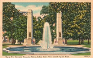 Vintage Postcard World War Veteran's Memorial Pillars Grand Rapids Michigan MI