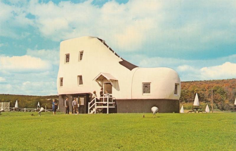 The Shoe House Ice Cream Smorgasbord - York PA, Pennsylvania - Roadside