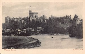 L239 England Windsor Castle vintage postcard