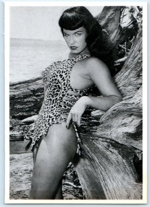 BETTIE PAGE Risque BATHING BEAUTY PINUP Repro 1996 Bunny Yeager 4½x6½ Postcard