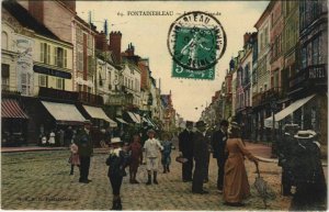 CPA FONTAINEBLEAU La Rue Grande (19586)