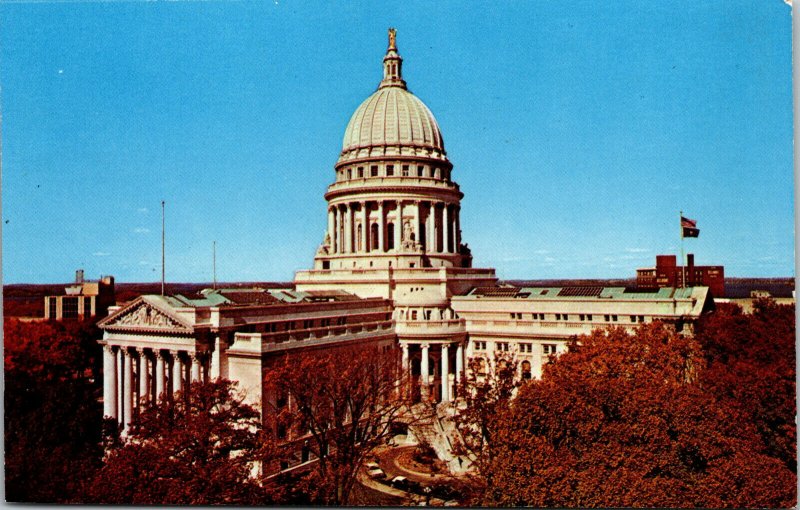 Vtg 1970s State Capitol Building Madison Wisconsin WI Unused Chrome Postcard