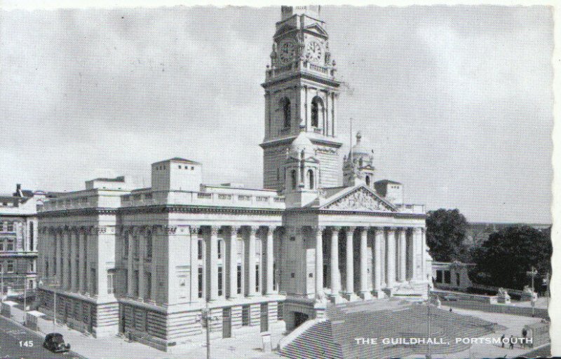 Hampshire Postcard - The Guildhall - Portsmouth - Ref 9817A