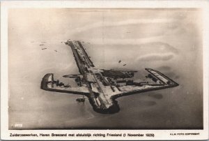 Netherlands Zuiderzeewerken Haven Breezand Met Afsluitdijk Vintage RPPC 09.42