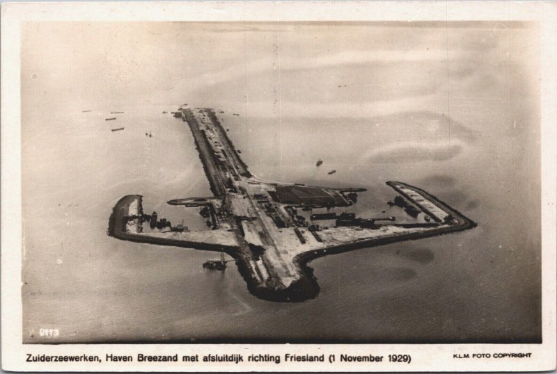Netherlands Zuiderzeewerken Haven Breezand Met Afsluitdijk Vintage RPPC 09.42