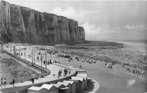 BR19147 Le treport la digue Promenade france