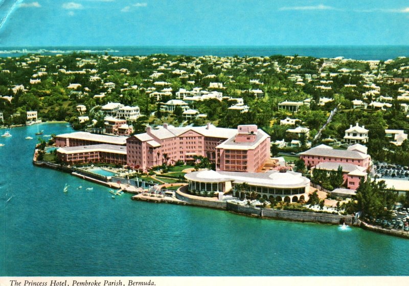 VINTAGE CONTINENTAL SIZE POSTCARD THE PRINCESS HOTEL AT PEMBROKE PARISH BERMUDA 