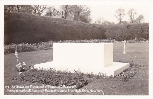 New York Hyde Park Franklin D Roosevelt Grave and Monument 1948 Real Photo