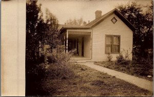 c1915 FARM HOUSE FRONT PORCH CHICKEN COOP REAL PHOTO AZO POSTCARD 25-96