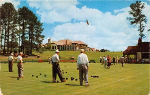 PINEHURST NORTH CAROLINA BOWLING ON THE GREEN AT THE COUNTRY CLUB POSTCARD 1960s