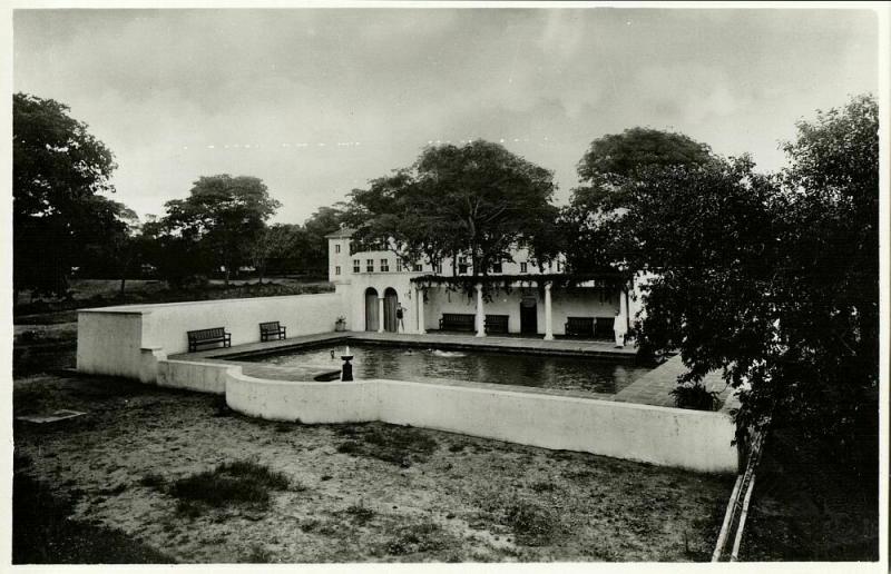 rhodesia, VICTORIA FALLS, Hotel, Swimming Pool in the Grounds (1940s) RPPC