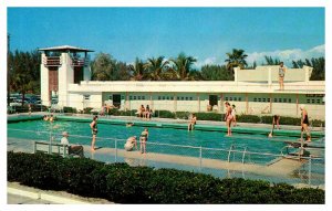 Postcard SWIMMING POOL SCENE Sarasota Florida FL AR1457