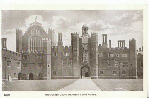 Middlesex Postcard - First Green Court - Hampton Court Palace - Ref 7007A